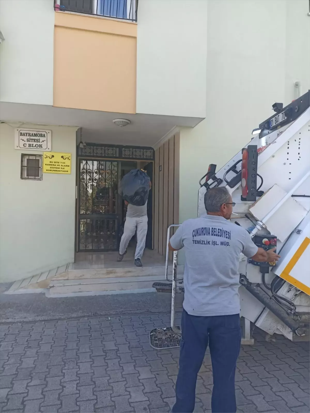 adanada copler icin iki kamyon temizlik Cs2kTRwg