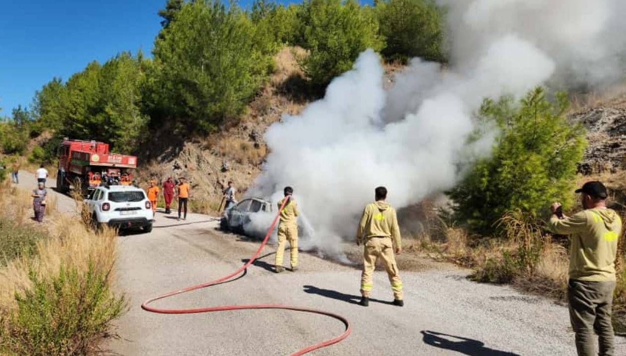 yanan araca orman ekipleri mudahale etti DFz2fgmG