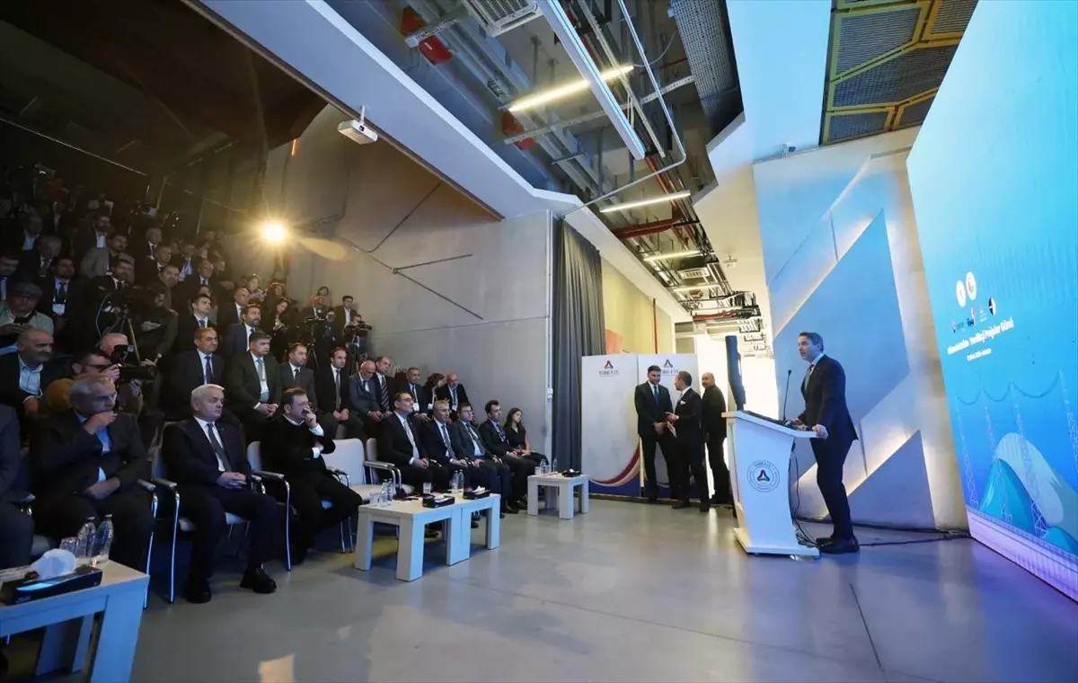 bakan bayraktar son 23 yilda yenilenebilir enerjideki devrimde heslerin onemli rol oynadigini belirtti EylYZvrR