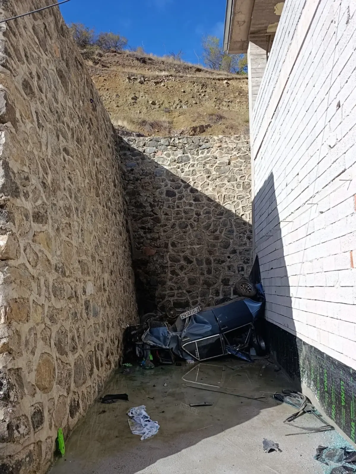 gumushanede otomobil otoparka dustu surucu yaralandi phckbSgp.jpg