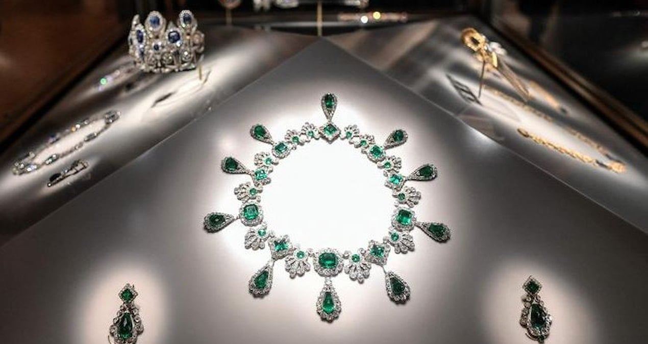 louvre muzesinden calinan mucevherler satilabilir mi uzmanlar acikladi FTqJWc9s.jpg