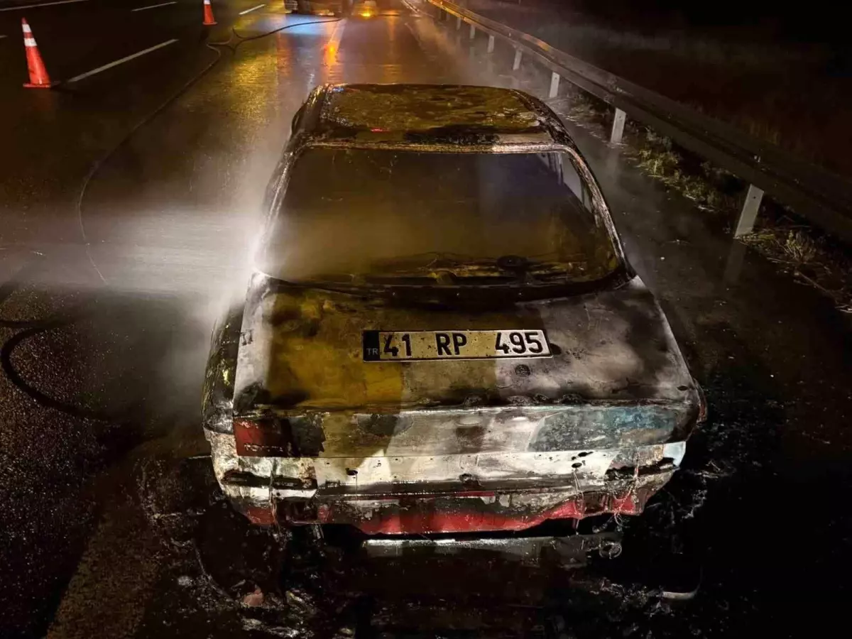 tem otoyolunda yangin bir otomobil kul oldu 7YVA6rY8.jpg