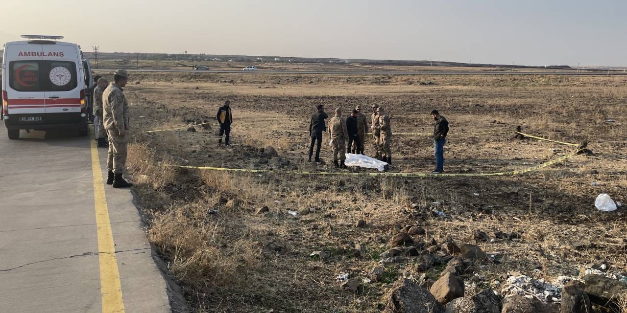 sanliurfada yol kenarinda erkek cesedi bulundu yakininda cok sayida bos kovan cikti bhkmZ2GW.jpg