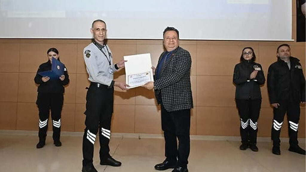 orduda-dolandiriciligi-onleyen-guvenlikcilere-takdir-XMsAGR4t