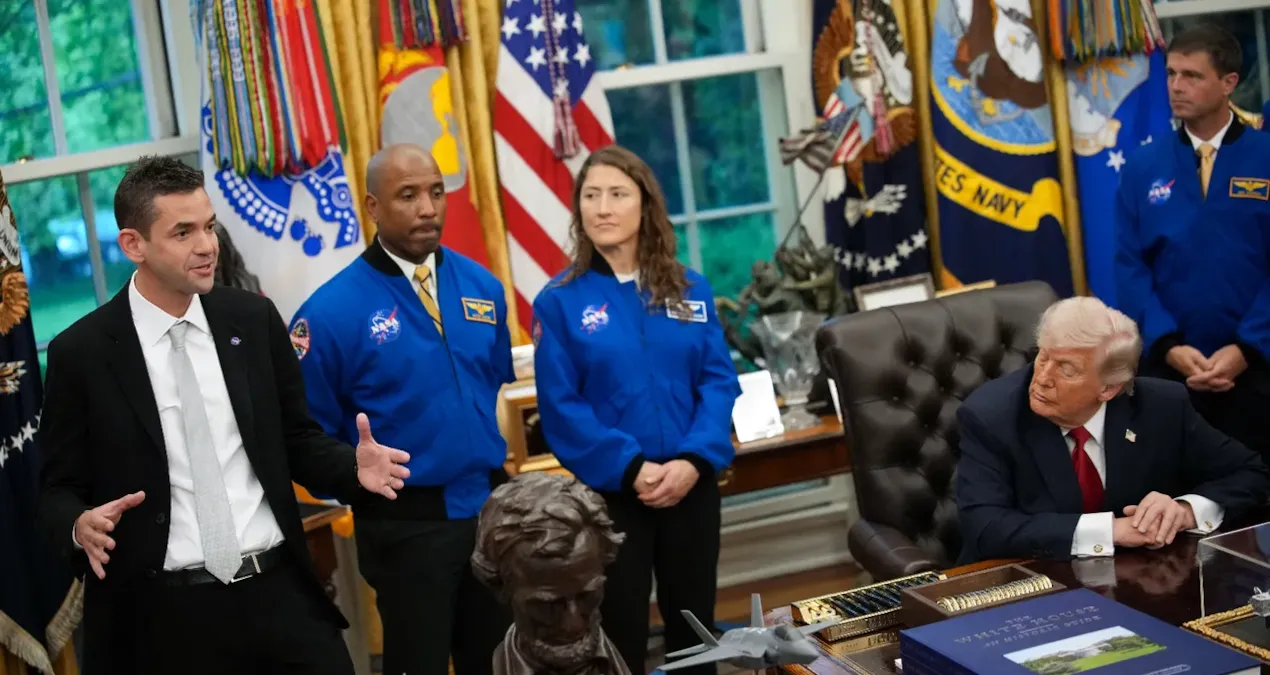Trump’tan NASA Başkanı’na Esprili Yorum: “Güzel Kulaklarınızla Duydunuz Mu?”